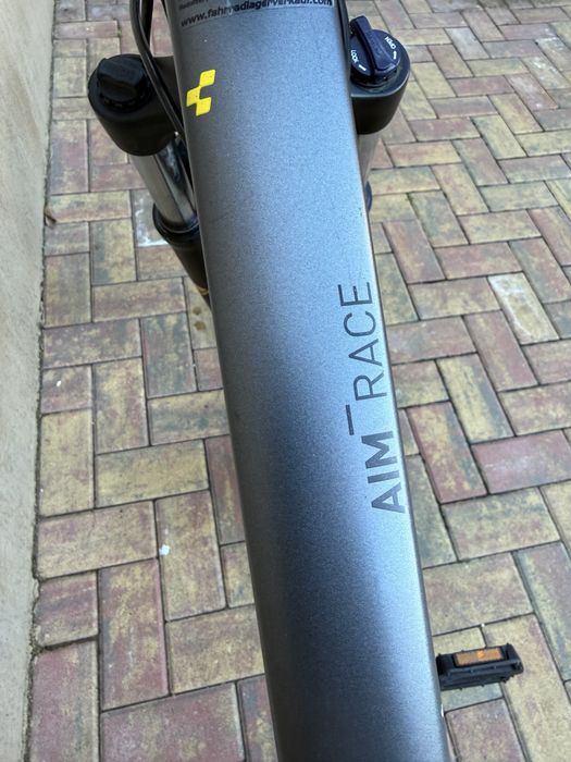Bicicleta cube aim race  29