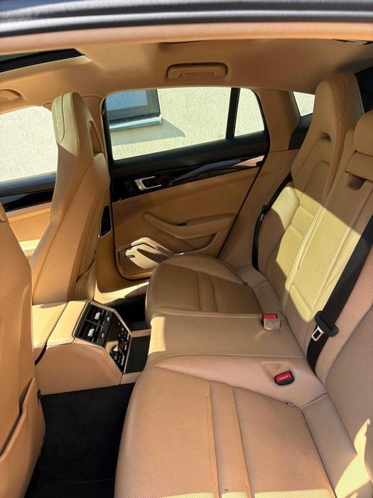 Porsche Panamera 4E 330 cp TVA deductibil