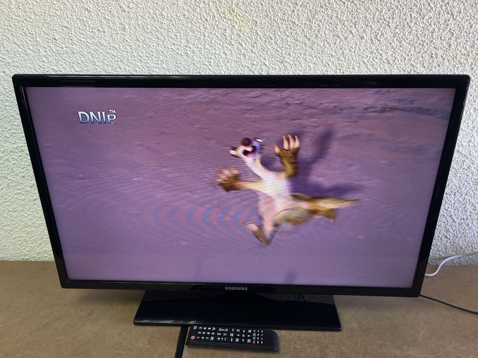Телевизор Samsung LED 32“ - UE32EH4000