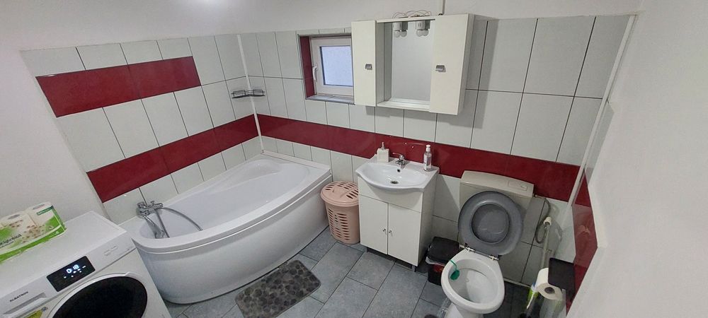 Închiriez casa 3 dormitoare +sufragerie