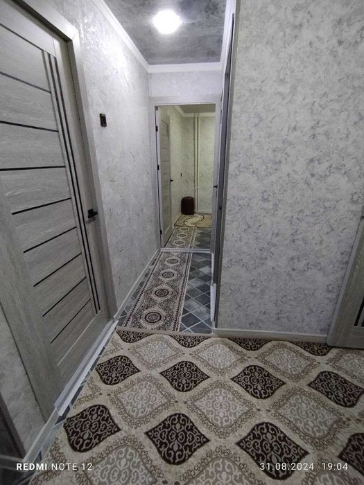 Олтин Олма районида 4 хонали квартира сотилади