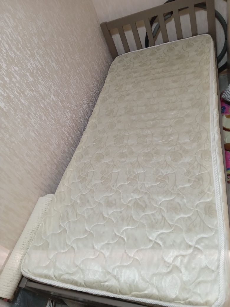 Продам кровать 1сп с матрасом