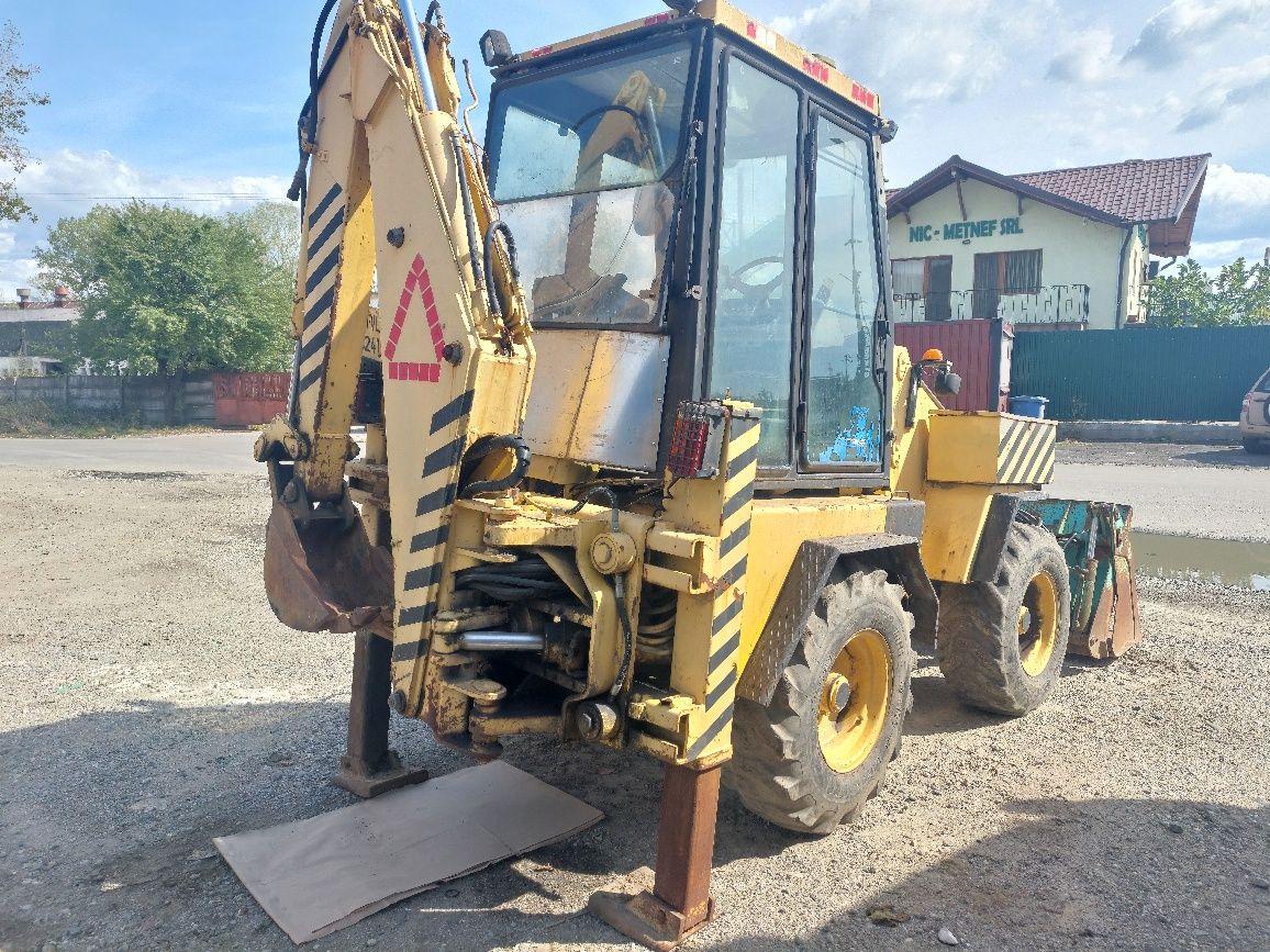 Buldoexcavator Foredil articulat