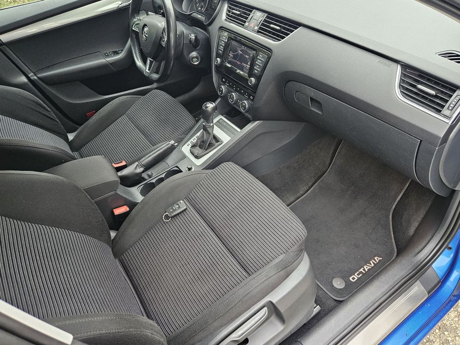 Škoda Octavia 3 ~ 2015, 2.0d/DSG/biXenon/Distronic/Keyless/NaviLed