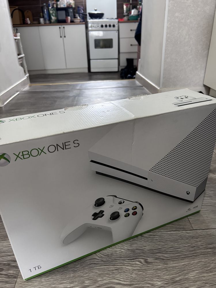 XBOX ONE S 1тб + диски