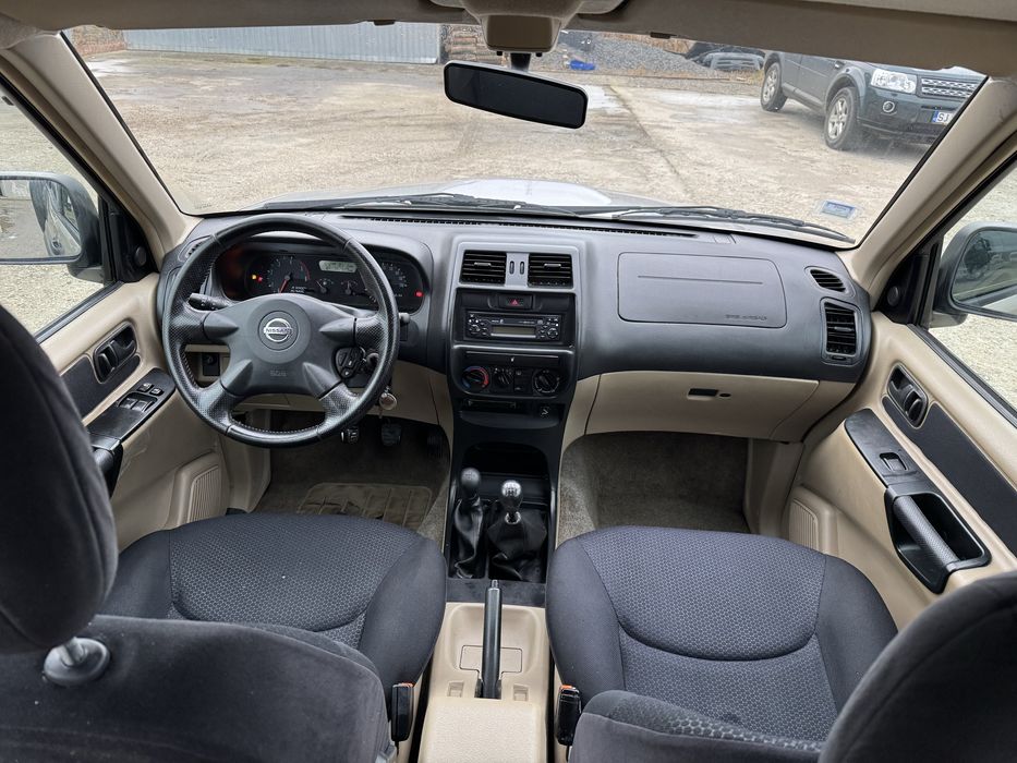 Nissan Terrano 2.7D an:10/2002 Autoutilitara 4700€uro Neg