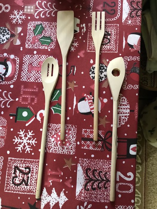 Set ustensile bucatarie din lemn