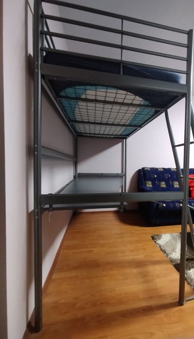 Легло и бюро в едно