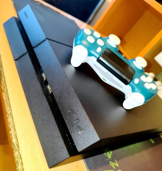 PlayStation 4 на 1000гб. 

Версия ПО 12.50.

Покупалась в Sylpak 2022