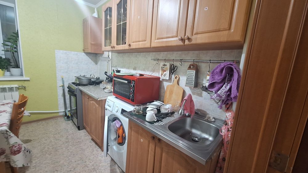 Срочно продам кухонный гарнитур с газ плитой Индезит