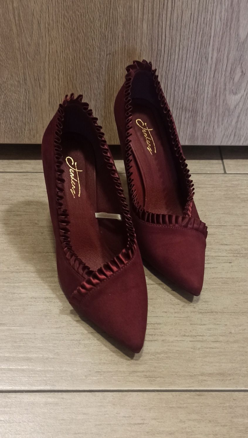 Елегантни дамски обувки, бордо
