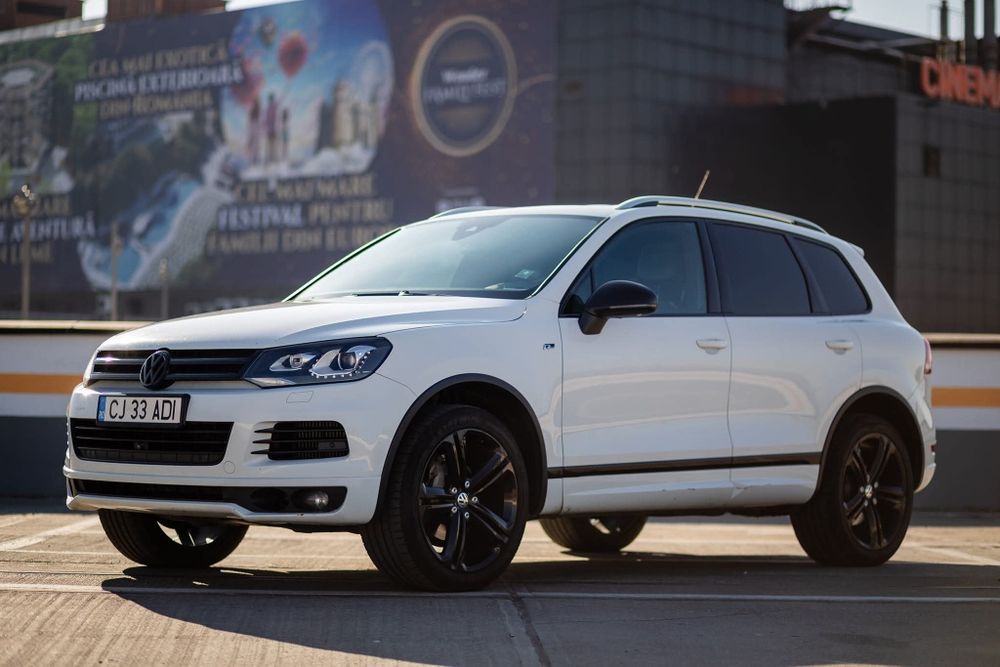 VW Touareg R-Line/CarPlay/360°/ACC/WEBASTO/ Panoramic/Keyless, Perne