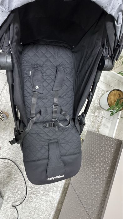 Продам прогулочную коляску EASY WALKER jackey