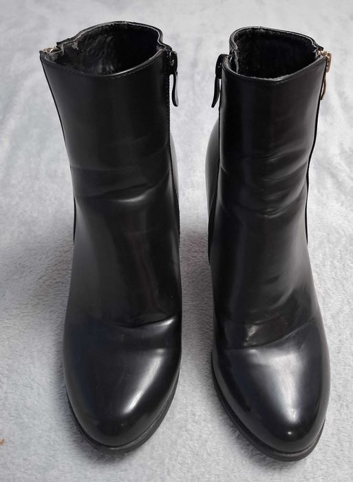 Ghete negre lucioase, cu toc patrat, 41