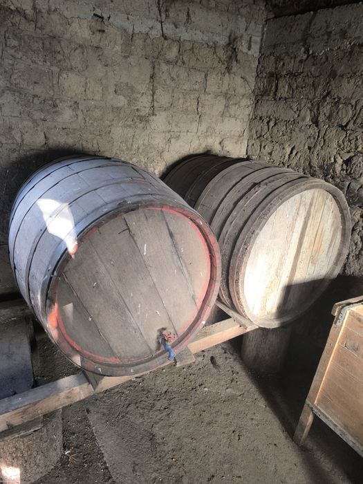 Butoaie vin 1400 lei negociabil