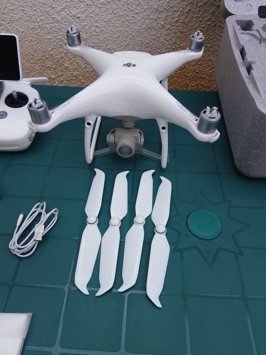 професионален дрон dji phantom 4 pro V.2.0 в перфектно състояние