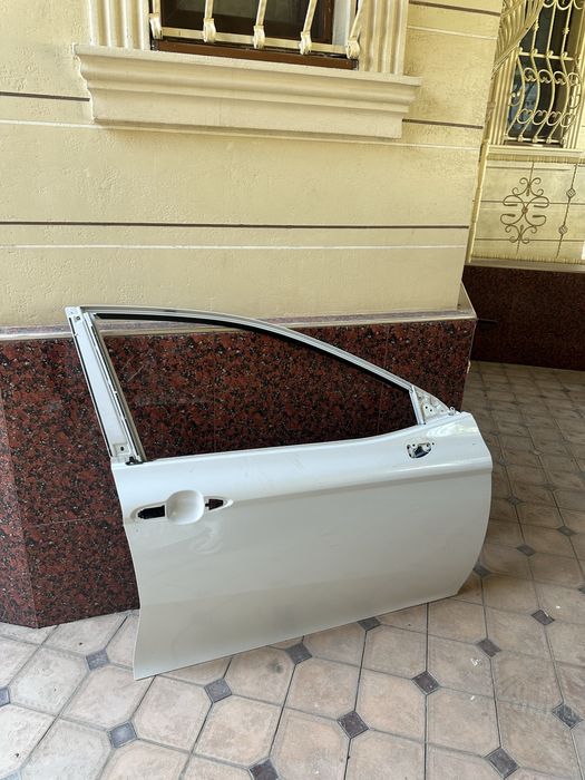 Camry 75 передный правый дверь