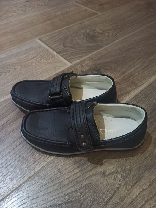 Обувки, мокасини