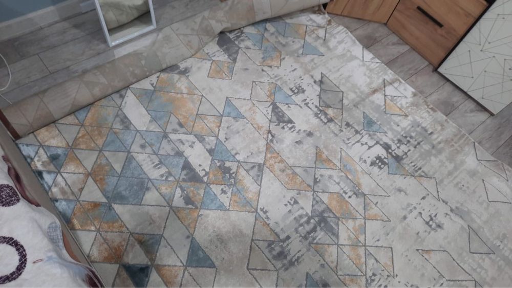 Продам ковер в отличном состояний