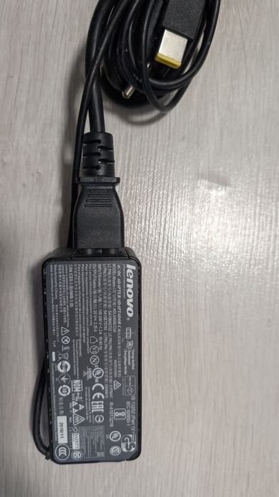 Încărcător Lenovo