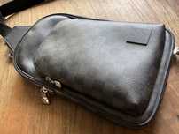 Louis Vuiton Avenue Sling Bag