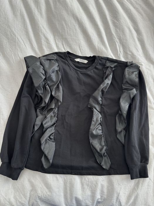 Bluza neagra LCWaikiki cu volanaşe pentru fete 12-13 ani