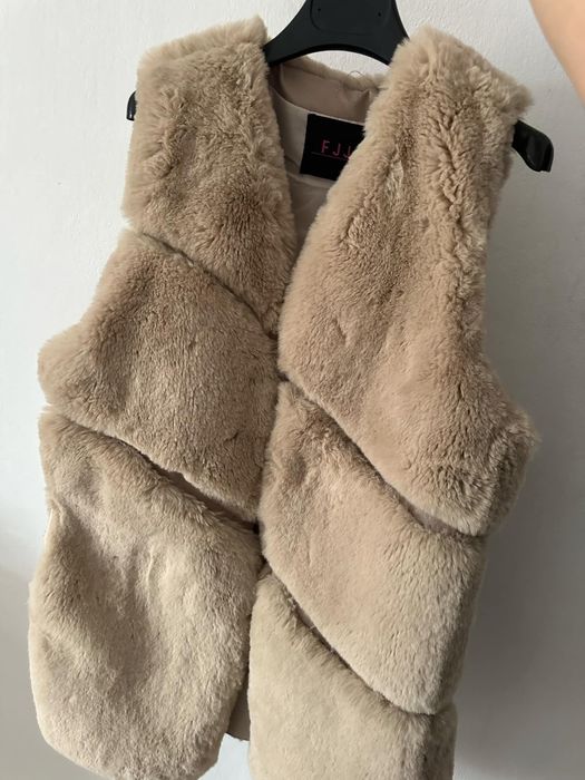 Мек и топъл дамски елек, еко пух