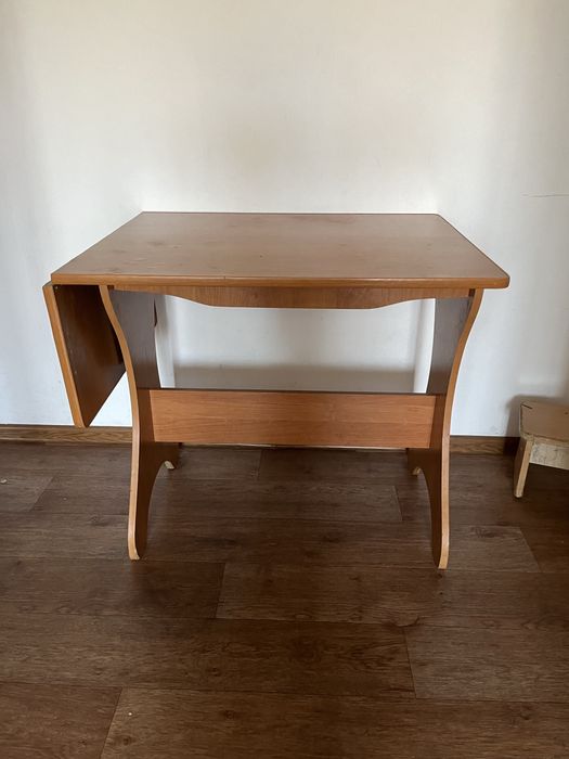 Продам кухонный стол