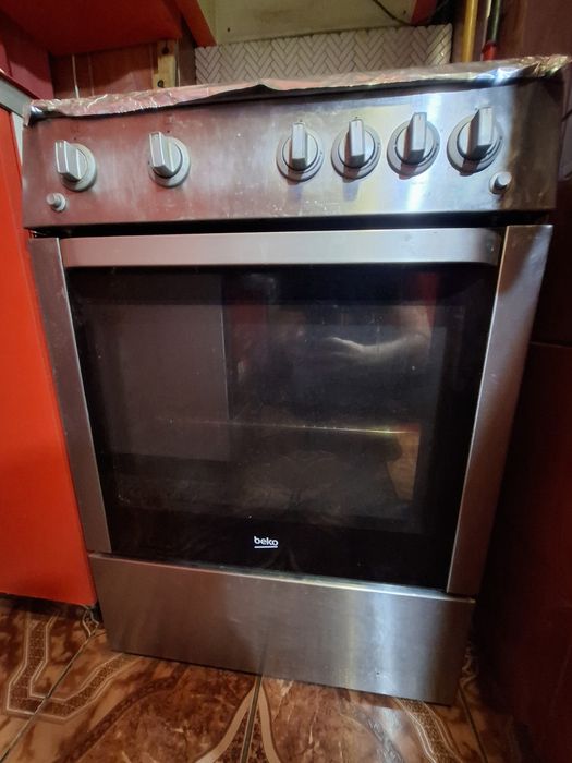 Aragaz beko pe gaze aprinde electrica