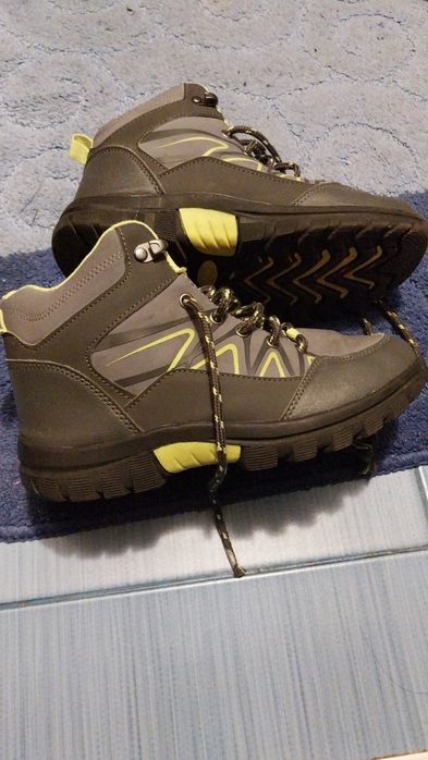 Bocanci impermeabil pentru drumețiile pe munte,  nr 36, ușori,  comozi