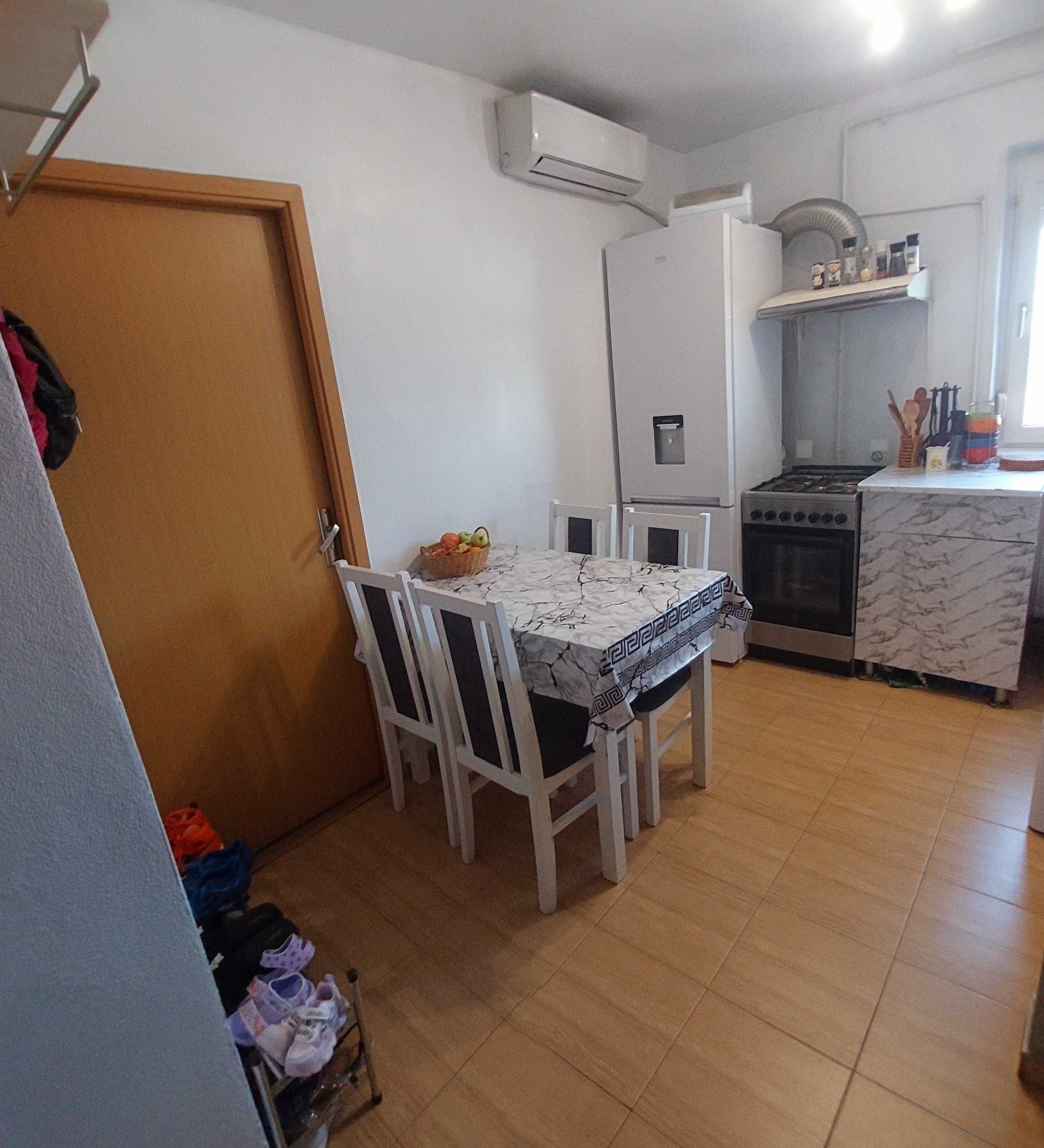 Vand apartament 3 camere