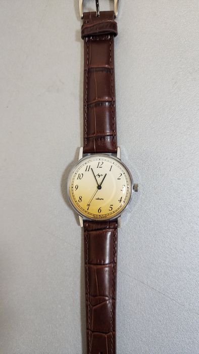 Продам советские кварцевые часы луч времен СССР