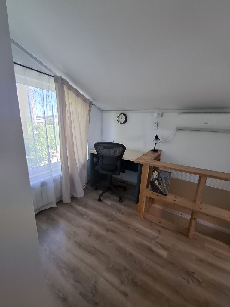 Miroslava în spatele biroului notarial casă 3 cam p+ m