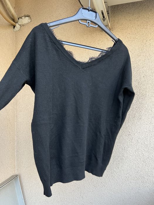 Пуловери различни цветове