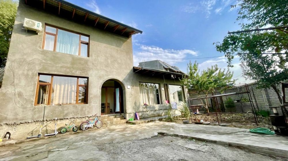 Срочно продается дом в Мирзо Улугбекском районе за военным госпиталем.