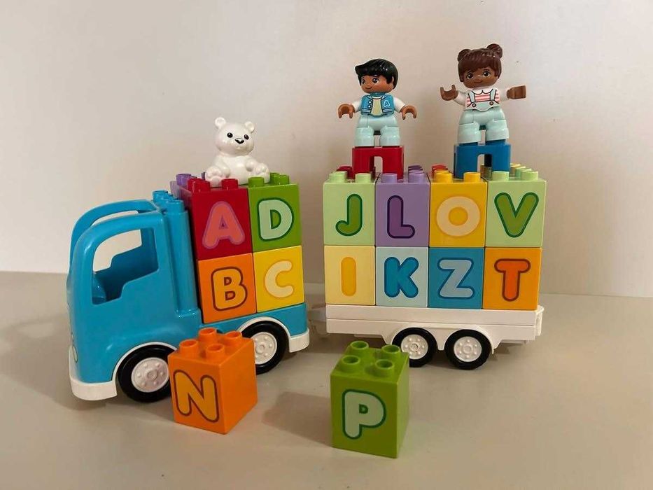 LEGO DUPLO 10915 Грузовик с алфавитом продаётся
