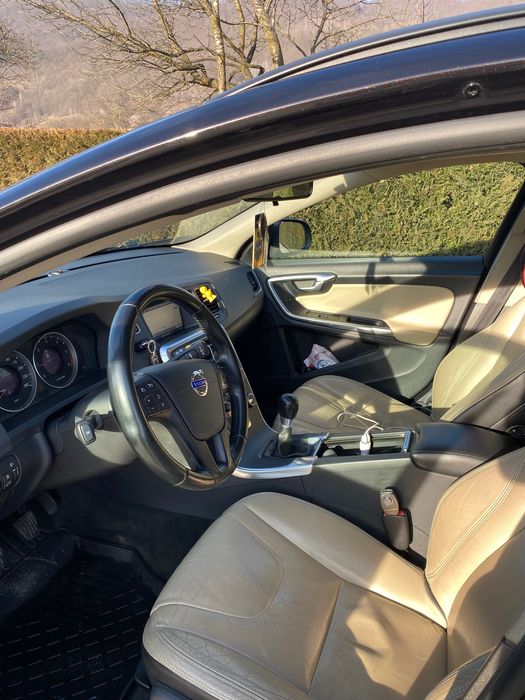 Volvo V60 1.6 D2 2012 • Stage 1 • Manuală •