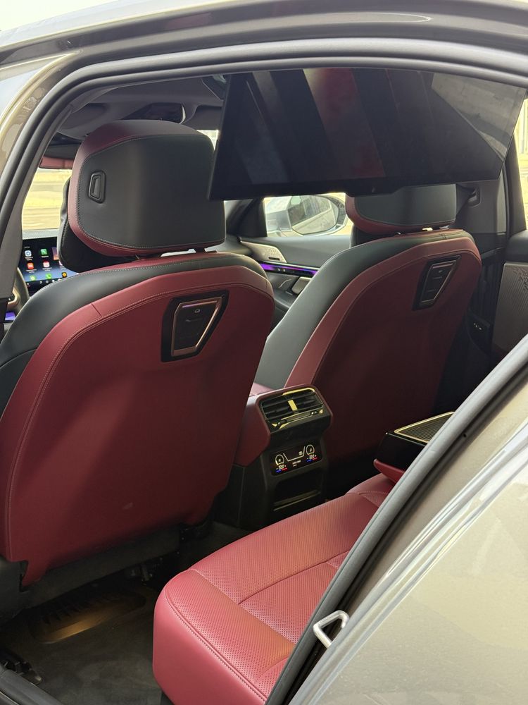 BMW i5 35L v nalichii