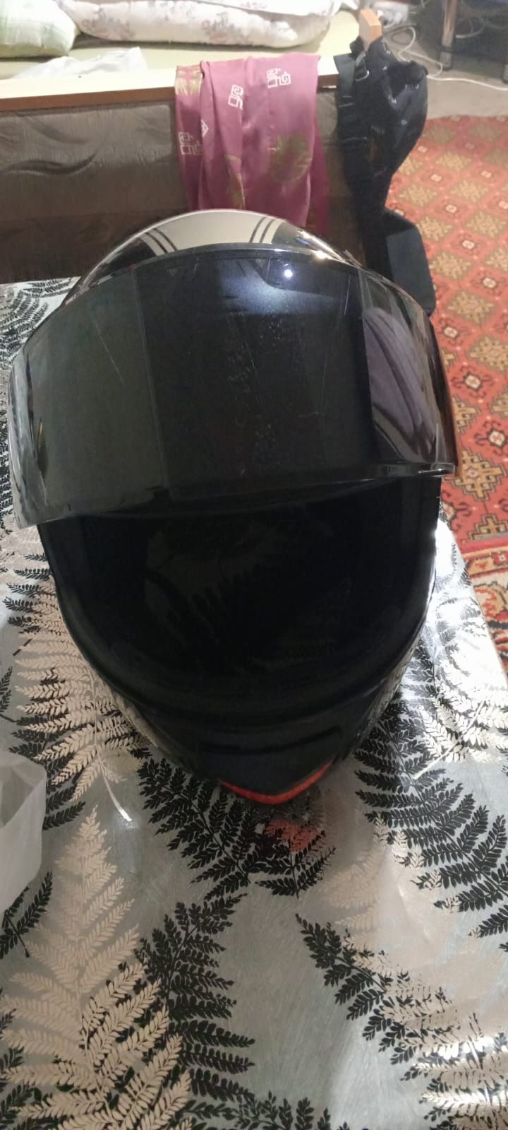 Продам шлем 8000, тэрмосумку, карбюратор.