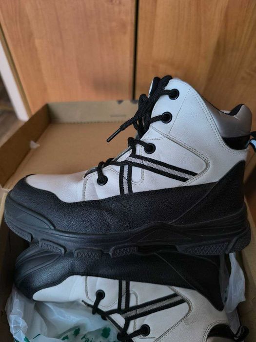 Ботинки для девочки.