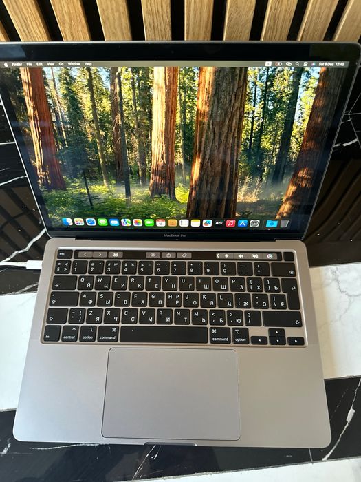 Macbook pro i5 8/256 Yangidek turibdi