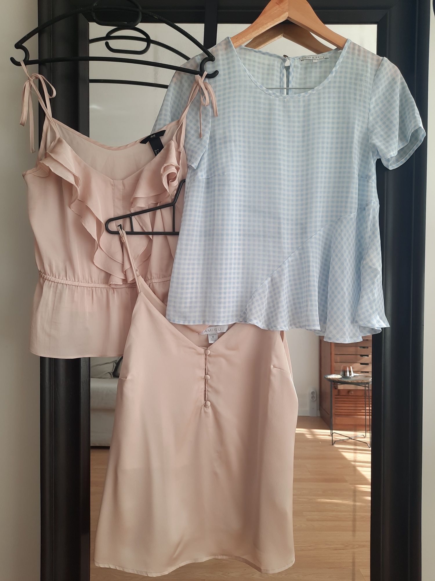 Топове по 5 лв.Топ Amisu , H&M , Mint and Berry