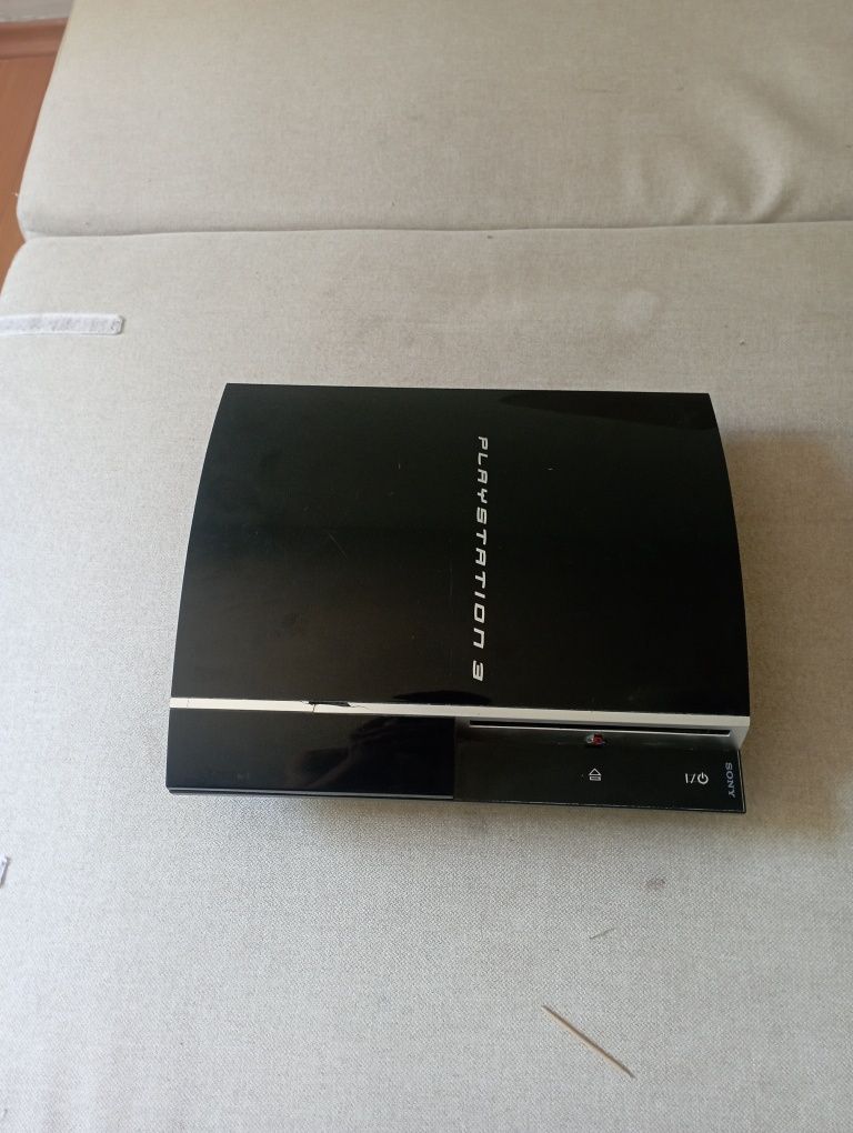 PS3 o maneta și jocurile din imagini