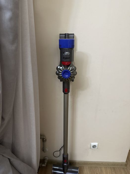 Продам пылесос Дайсон v8 animals