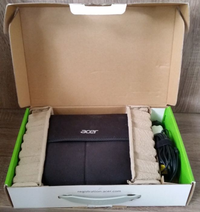 нетбук Acer One D270 коробка, чехол + новая мышка