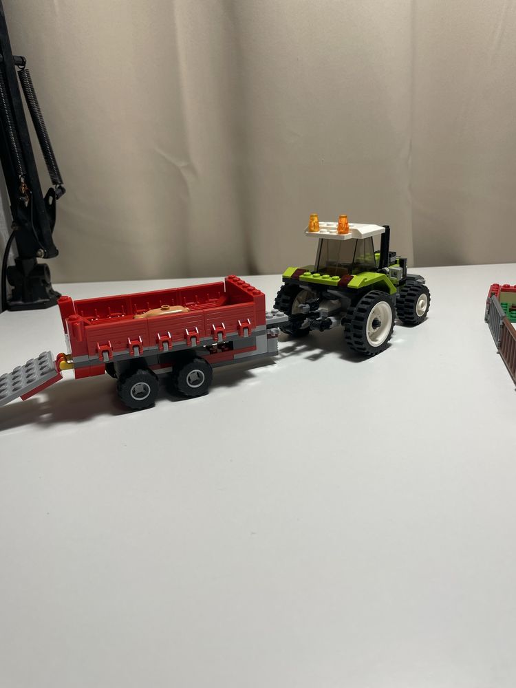 LEGO 7684 Ferma de porci cu tractor – stare excelentă, incomplet