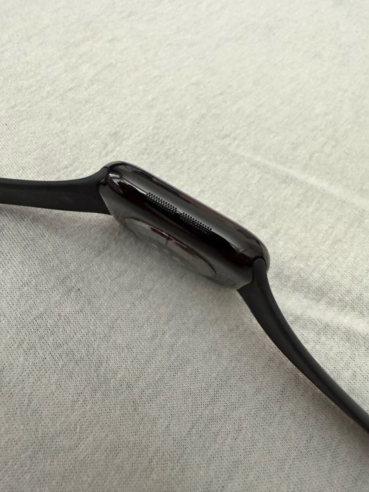 Продавам Apple Watch 10 46mm Jet Black