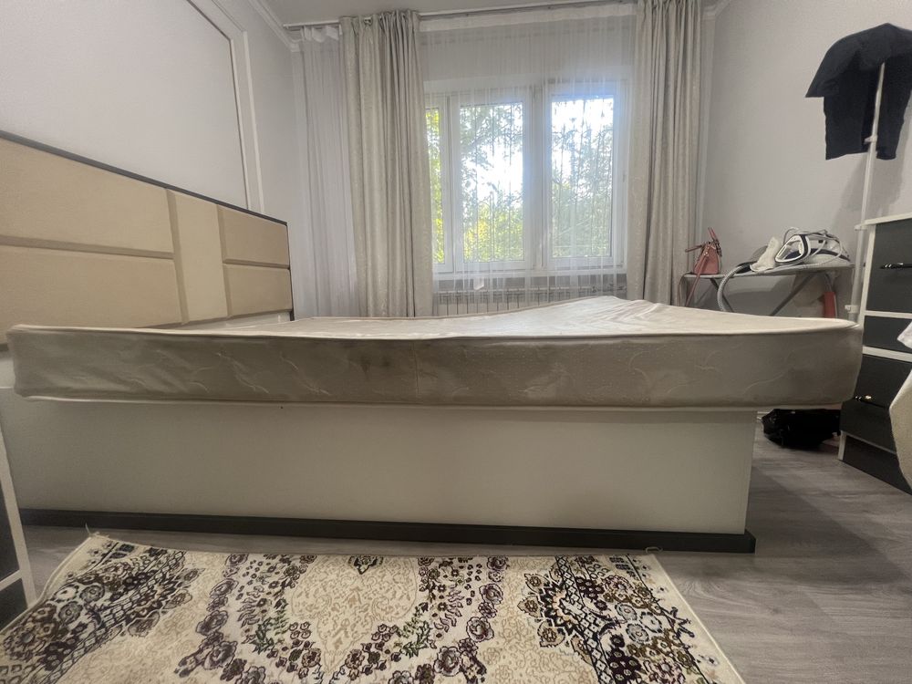 Продается матрас 200/160 цена договорная. Находится в квартире на 1 эт