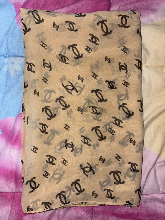 Много красив нов шал с емблеми Cha*nel