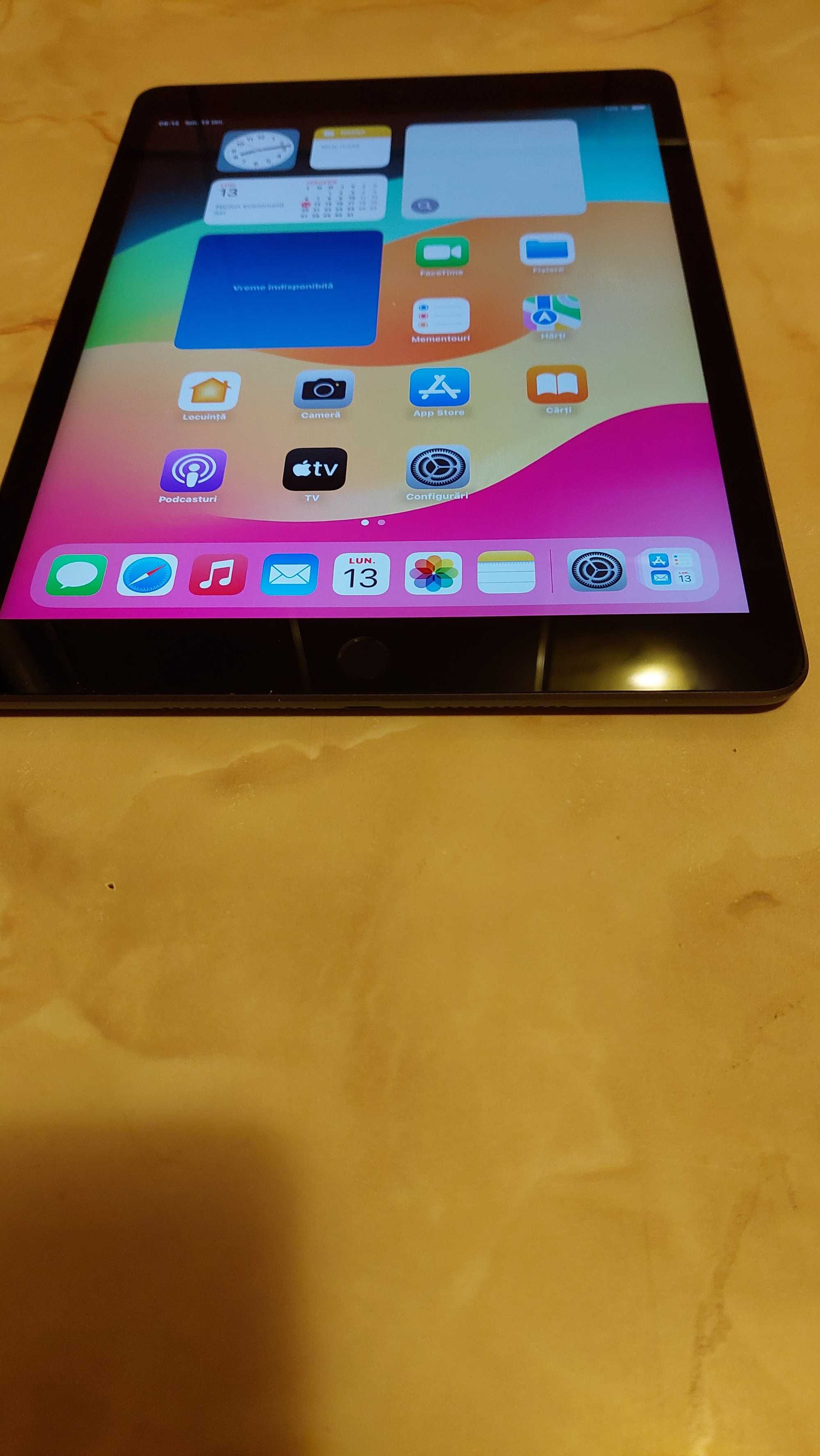 Ipad 8(generatia a 8 a)  impecabila ,dispay 10,2 inch 32Gb